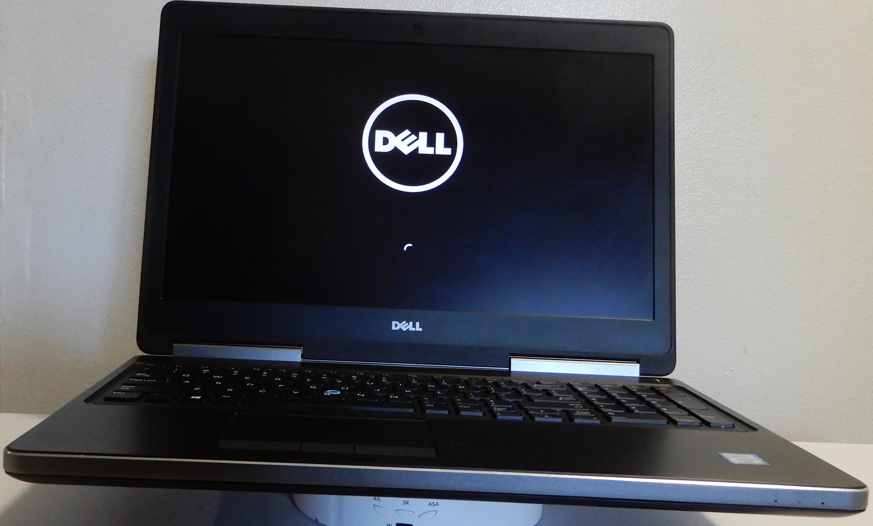 Image 5 de Dell Precision 7510-Xeon E3-1545M v5 2.9 GHz, 32 GB RAM, 1 TB SSD|NVIDIA & Iris Pro|Win. 11 Pro